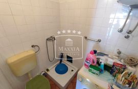 Tribanj - kuća katnica 30m od mora, otvoren pogled! 150000€, Starigrad, House