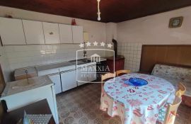 Ražanac - okolica, kuća prizemnica 86 m2 veliki vrt! 120000€, Ražanac, Kuća