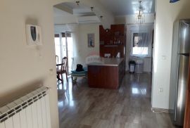 Ista, Medulin, apartmanska kuća sa bazenom 150m od mora, Medulin, Дом