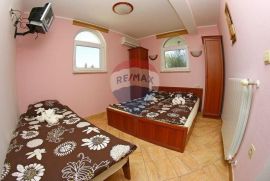 Ista, Medulin, apartmanska kuća sa bazenom 150m od mora, Medulin, House