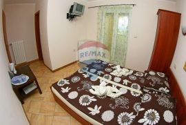 Ista, Medulin, apartmanska kuća sa bazenom 150m od mora, Medulin, Famiglia