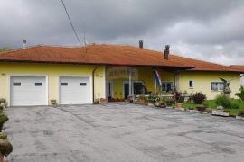 Pisarovina, Bratina, Obiteljska kuća 590m2, okućnica 3868m2, garaža, Pisarovina, Σπίτι