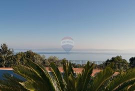 OPATIJA, POBRI - obiteljska vila s bazenom i panoramskim pogledom, Opatija - Okolica, Maison