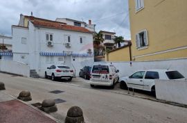 Crikvenica, Crikvenica- samostojeća kuća u samom centru sa 3 parkirna mjesta, Crikvenica, Casa