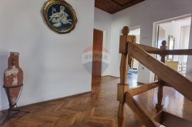 Istra,Pula- kuća na velikoj okućnici 200m od mora, Pula, House