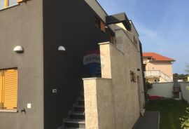 ISTRA,PULA/VALBANDON - Dvije kuće s uhodanim poslom na 1km od mora, Fažana, House