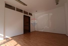 Rijeka, Hosti, poslovni prostor 84m2 u prizemlju, Rijeka, Poslovni prostor