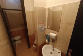 Rijeka, Hosti, poslovni prostor 84m2 u prizemlju, Rijeka, Commercial property