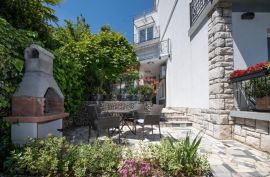 OPATIJA - vila s 4 apartmana, Opatija, Дом