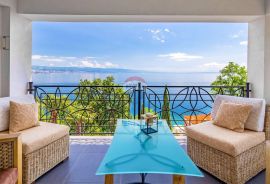 OPATIJA - vila s 4 apartmana, Opatija, Дом