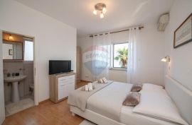 OPATIJA - vila s 4 apartmana, Opatija, Дом