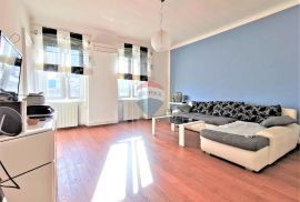 PULA, CENTAR, renoviran stan 100m od tržnice, Pula, Appartment