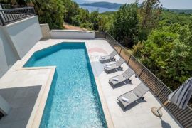 KRK-Villa s bazenom-160m2-500m od mora, Vrbnik, Σπίτι