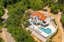 KRK-Villa s bazenom-160m2-500m od mora, Vrbnik, Casa