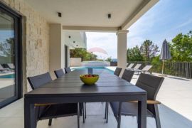 KRK-Villa s bazenom-160m2-500m od mora, Vrbnik, Ev