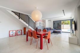 KRK-Villa s bazenom-160m2-500m od mora, Vrbnik, Σπίτι