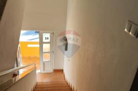 Otok Krk, Malinska - dva stana u zgradi ukupne površine 90,9m2, Malinska-Dubašnica, Appartement