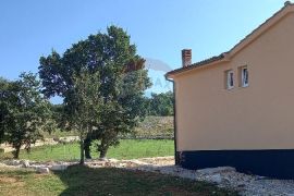 Istra, okolica Svetvinčenta, vila s bazenom i okućnicom, Svetvinčenat, Famiglia