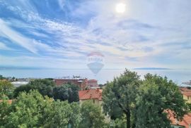 OPATIJA-CENTAR, stan 150 m2 sa  balkonom, parkingom i pogledom na more, Opatija, Appartamento