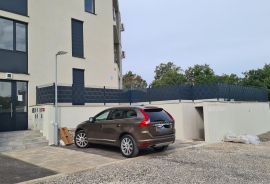 Poreč: Moderan stan 92 m 2 s bazenom izvrsne lokacije, Poreč, Flat