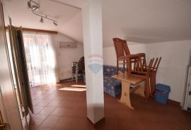 N.Vinodolski, Apartmanska zgrada s poslovnim prostorom, 400 m od mora!, Novi Vinodolski, Σπίτι