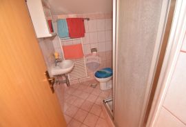 N.Vinodolski, Apartmanska zgrada s poslovnim prostorom, 400 m od mora!, Novi Vinodolski, House