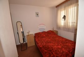 N.Vinodolski, Apartmanska zgrada s poslovnim prostorom, 400 m od mora!, Novi Vinodolski, Ev