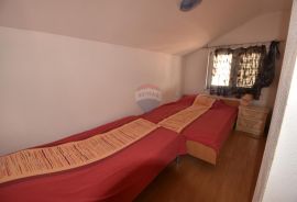 N.Vinodolski, Apartmanska zgrada s poslovnim prostorom, 400 m od mora!, Novi Vinodolski, Ev