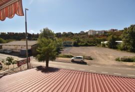 N.Vinodolski, Apartmanska zgrada s poslovnim prostorom, 400 m od mora!, Novi Vinodolski, Σπίτι