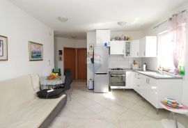 Fažana, predivan stan sa terasom, 200m od plaže, Fažana, Appartement