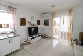 Fažana, predivan stan sa terasom, 200m od plaže, Fažana, Appartement