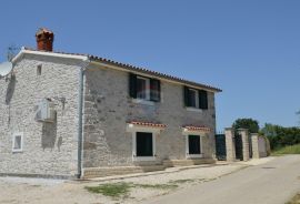 Poreč - okolica, autohtona istarska kamena kuća na rubu naselja, Poreč, House