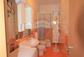 Rovinj,stan u prizemlju 55m2+garaža20m2, Rovinj, Appartement