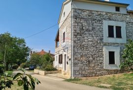 Poreč okolica: Autohtona kamena kuća na brežuljku, Poreč, Haus