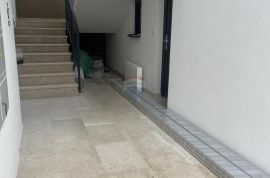 Dvosobni stan s okućnicom u novogradnji u Poreču, Poreč, Flat