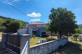 Istra, Ćićarija, samostojeća kuća sa pogledom na prirodu, Lanišće, Maison