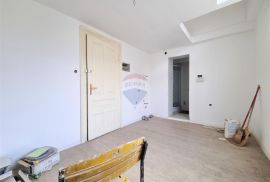 OPATIJA- STROGI CENTAR, poslovni prostor 15 m2 + galerija 10 m2, Opatija, Propriedade comercial