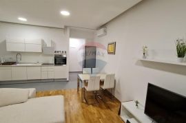 Rijeka, Centar, adaptirana 2 stana površine 113m2, Rijeka, Appartment