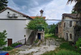 Istra, Pazin, kuća zajedno sa starinom, velikom okućnicom od 1750 m2,  te predivnim pogledom, Pazin, Famiglia