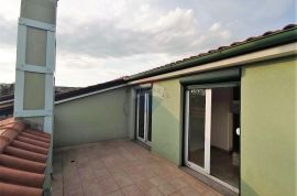 Viškovo, Dovičići, predivna kuća 520m2 s dva stana, velikom garažom i urednom okućnicom., Viškovo, House