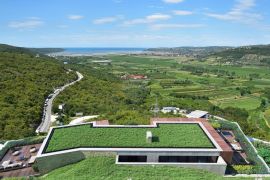 Buje, Kaštel kombinacija građevinskog i poljoprivrednog zemljište sa pogledom na more, Buje, Terreno