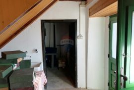 Buzet,dvije autohtone istarske kuće, Buzet, House