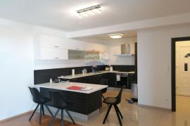 Crikvenica, Crikvenica - dvoetažni stan 123 m2 sa pogledom na more, Crikvenica, Appartement