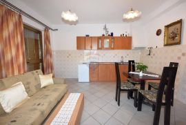 Funtana, apartmanska kuća na samo 100 metara od mora, Funtana, بيت