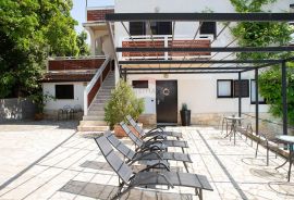 Otok Rab, Gonar, kuća 4 apartmana, 2 bazena, pogled, Rab, Casa