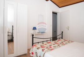 Otok Rab, Gonar, kuća 4 apartmana, 2 bazena, pogled, Rab, Ev