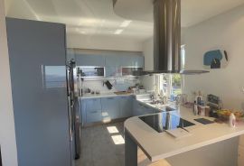 KASTAV, Rubeši - Dvoetažni stan 119 m2 + 2 Garaže, Kastav, Apartamento