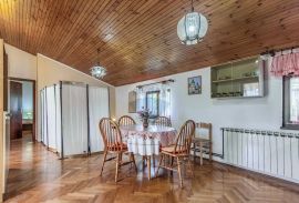 Prematura, kuća sa 7 apartmana i predivnom okućnicom, Medulin, Casa