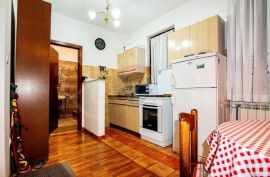 Prematura, kuća sa 7 apartmana i predivnom okućnicom, Medulin, Haus