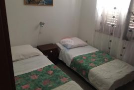 Prematura, kuća sa 7 apartmana i predivnom okućnicom, Medulin, بيت